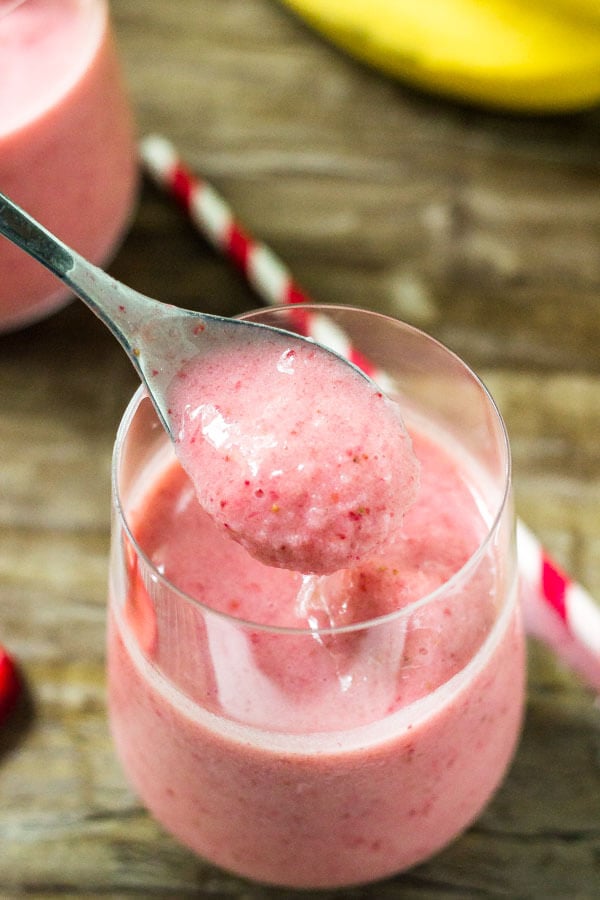 Strawberry Banana Smoothie with only 3 ingredients. An easy, healthy smoothie recipe. 