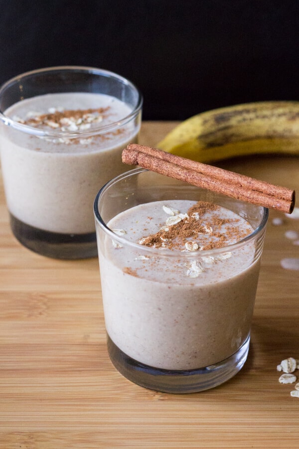 Oatmeal Cookie Smoothie. Super healthy, but it tastes like dessert. All the flavor of your favorite cookies without the dairy, gluten or sugar!