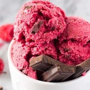 Cold, creamy Dark Chocolate Raspberry Frozen Yogurt. With no refined sugars & made without an ice cream maker, this no-churn frozen yogurt is the perfect way to cool off!