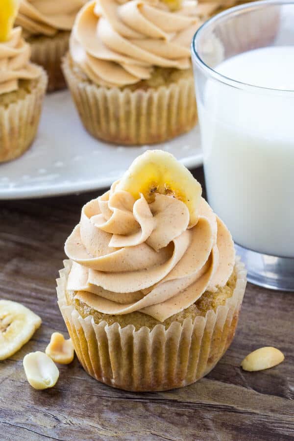 Peanut butter banana cupcakes - the perfect combo of sweet, mellow banana cupcakes and salty-sweet peanut butter buttercream