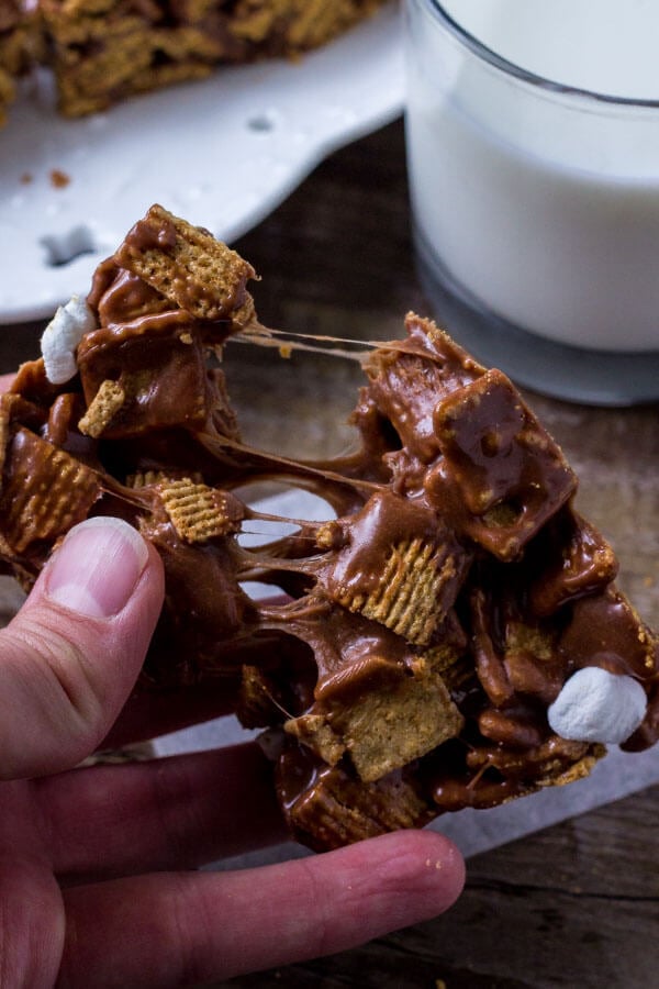 Golden Grahams S'mores Bars are like rice krispie treats and s'mores all in one. 