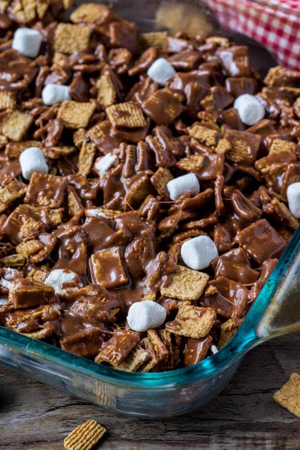 Golden Grahams S'mores Bars - an easy no bake smores bar that's filled with milk chocolate and marshmallows. 