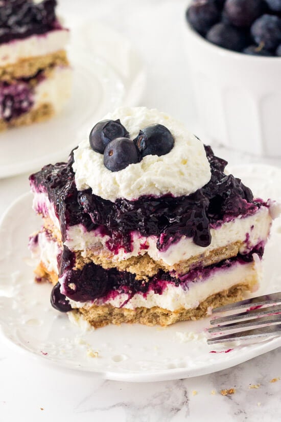 Blueberry Cheesecake Icebox Cake. Layers of graham crackers, creamy no bake cheesecake, and blueberry pie filling. 
