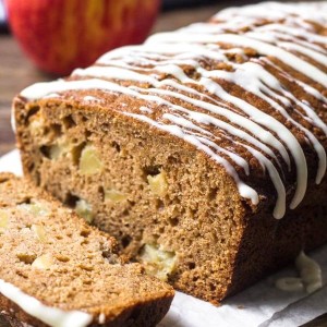 This incredible apple bread is filled with brown sugar, cinnamon & plenty of apples. Fill your kitchen with delicious apple cinnamon goodness by making this applesauce bread!
