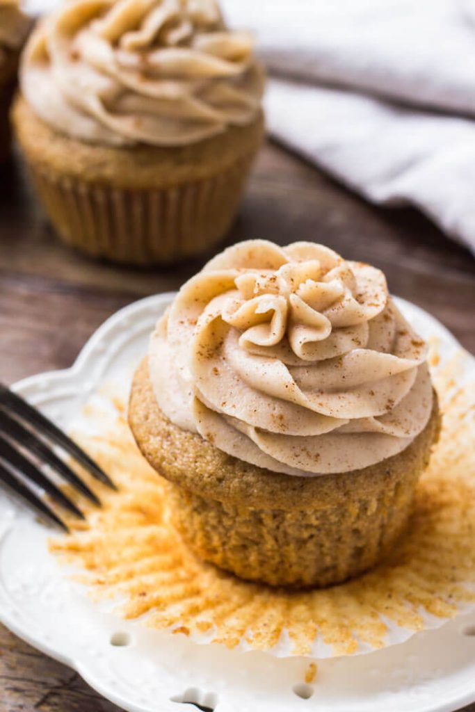 Spice Cake Cupcakes with Cinnamon Cream Cheese Frosting