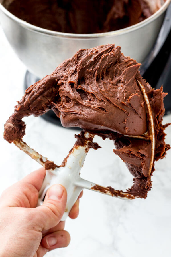 Chocolate cream cheese frosting recipe: easy, creamy & great for cupcakes