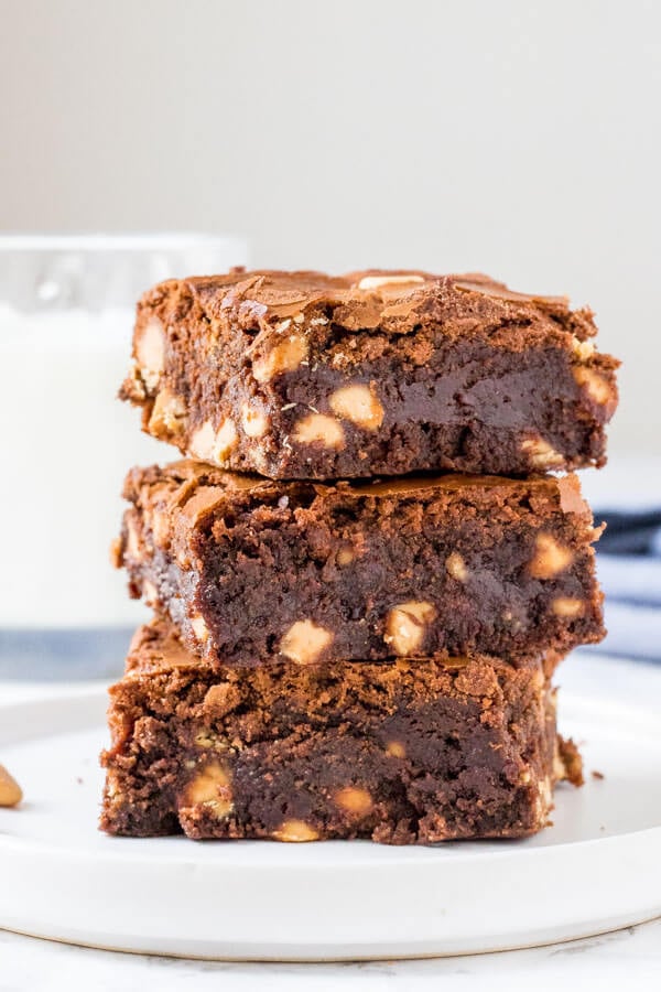  Fudgy, gooey peanut butter brownies have a delicious chocolate peanut butter flavor and are filled with peanut butter chips. 