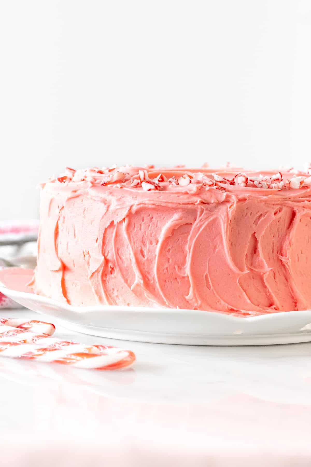 2-layer round candy cane cake with peppermint frosting
